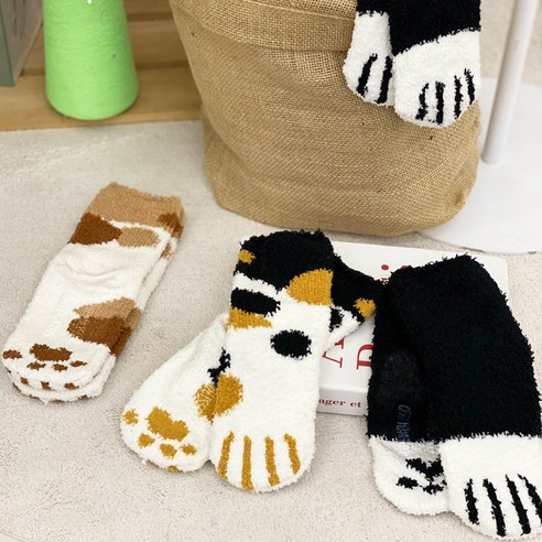 포근한 꿈나라 여행, 사랑스러운 고양이 양말과 함께!