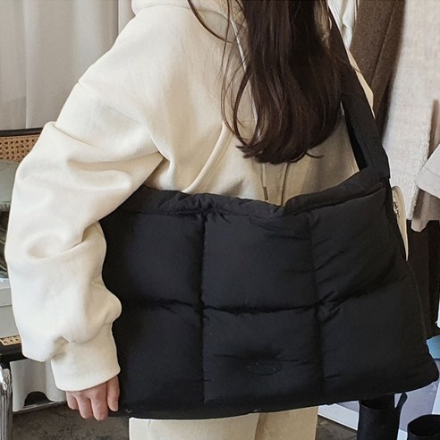 더블콤마 구름 강아지이동가방 강아지앞가방 슬링백 기내용 산책, 블랙, 1개