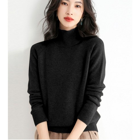 폴로라 하이 넥 니트는 겨울용 니트로 따뜻하고 편안한 착용감을 제공합니다.