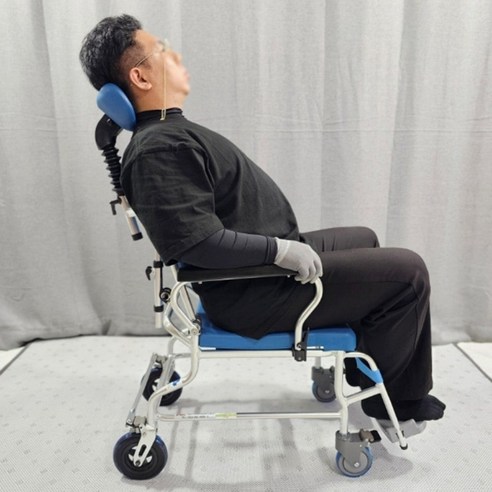 존엄을 지키는 편안함, 노인 환자 맞춤형 이동식 목욕 의자