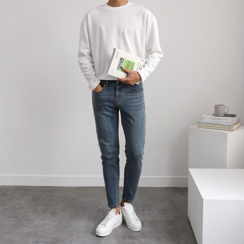 사계절에 걸쳐 편안함과 스타일을 선사하는 더베이직샵의 소프트터치 세미오버 크루넥 티셔츠