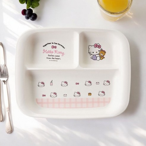 사랑스러운 헬로키티와 함께하는 즐거운 식사 시간!