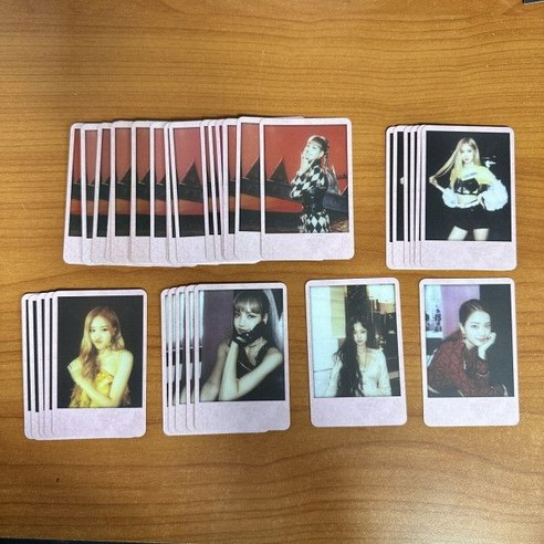 블랙핑크 미니 2집 앨범 KILL THIS LOVE 공식 폴라로이드 포토카드 2-멤버 한명, 윗줄 로제