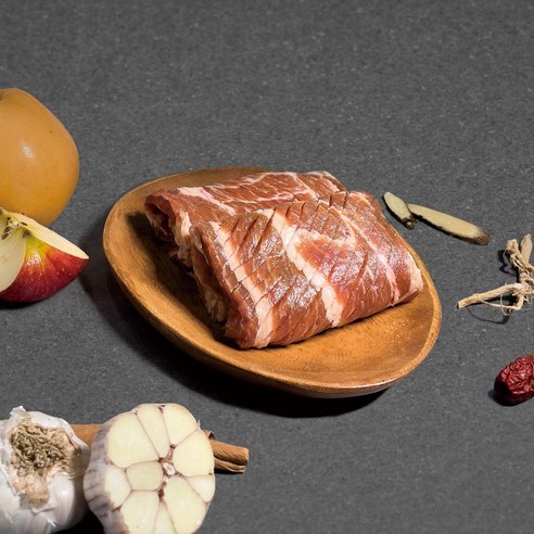 수원 갈비맛으로 풍부한 맛과 향을 느낄 수 있는 육마담 양념 목살 왕구이