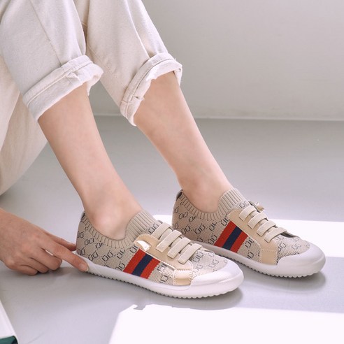 다재다능한 스타일링과 품질로 높은 인기를 얻고 있는 에스유니의 여성 운동화