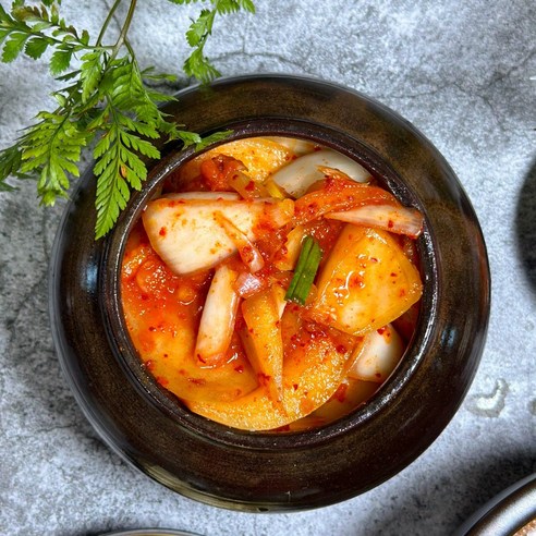 신선하고 맛있는 전통 양파김치