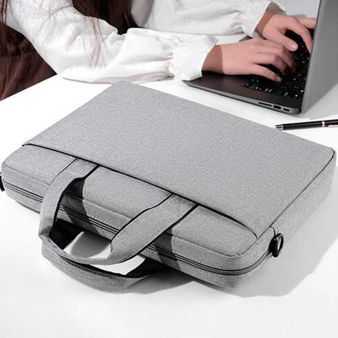 노트북을 안전하고 편리하게 보관할 수 있는 고품질, 초경량 보호 가방