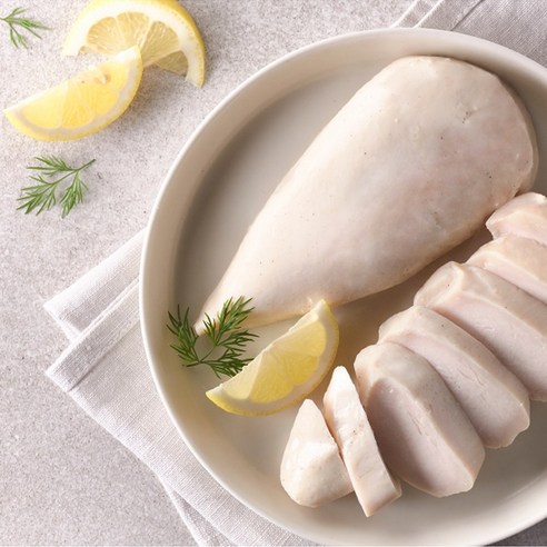하림 수비드닭가슴살은 다양한 맛과 고단백, 저칼로리 식품으로 편리하게 포장되어 있습니다.