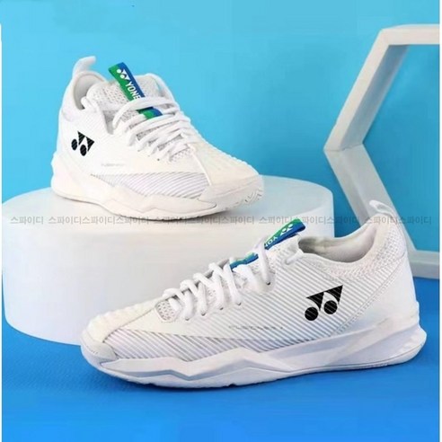 발놀림과 전반적인 성능을 향상시키는 요넥스 SHTF4 배드민턴화