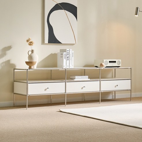 시간을 초월하는 디자인, 가이온 미드센츄리 모듈 거실장으로 완성하는 공간의 예술