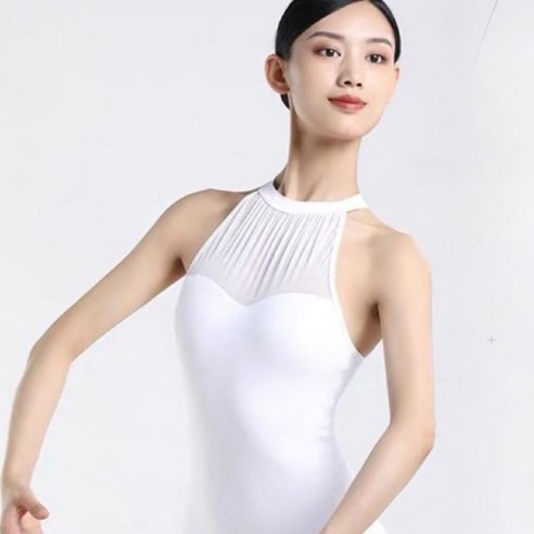 발레 꿈을 다시 펼치다: 우아한 블랙 홀터넥 레오타드로 완성하는 아름다운 라인 홀터넥레오타드