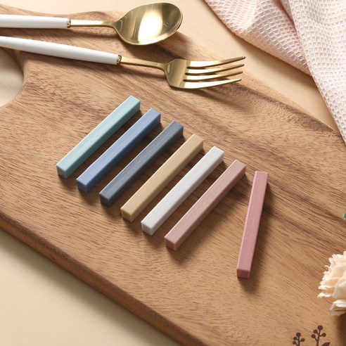 감성적인 디자인과 위생적인 실리콘 소재로 식탁을 아름답게 꾸며주는 꿈꾸는키친 실리콘 파스텔 수저받침 쿨그레이