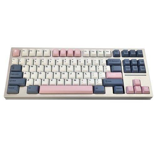 GMK TYPE(Fuji) 키캡은 Cherry 프로파일을 채용한 ABS 재질의 키캡으로, 전체적으로 1.7mm~1.8mm의 두께를 가지며 이중사출 방식을 사용하여 제작되었습니다.
