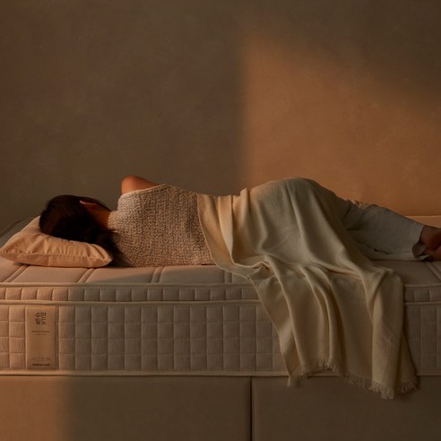 허리 통증으로 잠 못 이루는 밤, 이제 안녕! 진짜 편안함을 찾아줄 매트리스