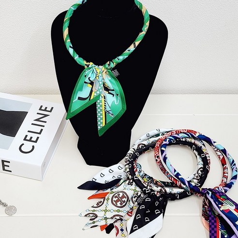 쁘띠 스카프 하나로 옷장 속 평범한 옷을 특별하게!