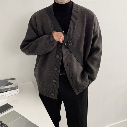 어둑 오버핏 브이넥 탄탄 울 가디건은 다양한 스타일과 풍부한 장점을 가지고 있습니다.
