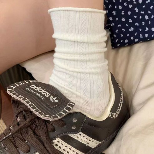 올여름, 레드에셋 양말로 발끝까지 시원하고 스타일리시하게!