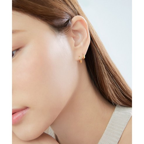 고급스러운 디자인과 높은 퀄리티의 소재로 제작된 골드앤디어 14KGF 미니 민자 원터치 링귀걸이