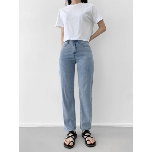 깔끔한 스트레이트 핏과 착용감 좋은 허리 속밴딩이 돋보이는 여름용 아이스 쿨데님 청바지