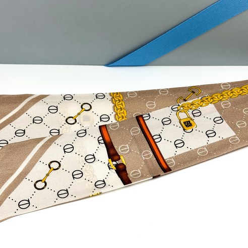 섬세한 아름다움, 루이까또즈 실크 스카프로 완성하는 우아한 스타일