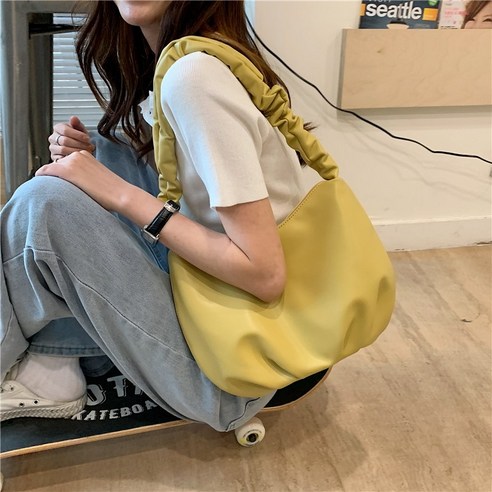 DFMEI 여성 가방 여름 새로운 어깨 가방 구름 가방 토트 가방 모든 일치 부드러운 가죽 단색 대용량 가방