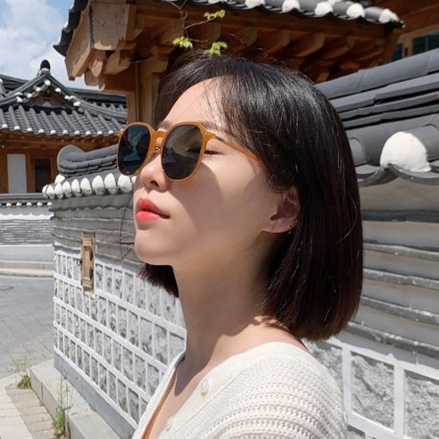 세련과 편안함을 선사하는 뉴트로 오버사이즈 선글라스