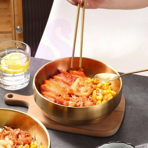 황금빛 PS 스텐 국그릇으로 식탁에 품격을 더하세요.