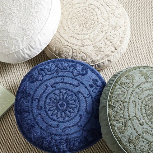 밋밋한 공간에 포인트를 더하는 까사미아 헬렌 원형 쿠션