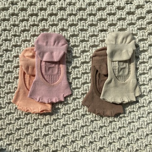 미끄럼 걱정 없이 운동에 집중! 호스커스 필라테스 프리미엄 토삭스로 안정적인 필라테스 & 요가를 즐겨보세요.