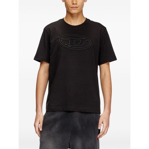 따뜻함과 스타일을 모두 잡은 디젤 T어저스트 티셔츠, 겨울에도 당신의 패션을 완성하세요.