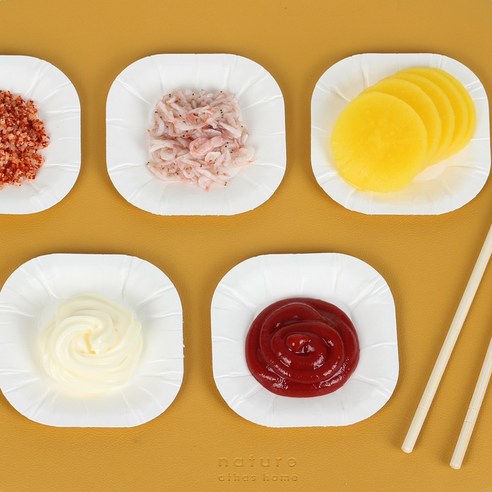 편리하고 위생적인 8cm 미니 종이접시로 식사를 즐기세요!