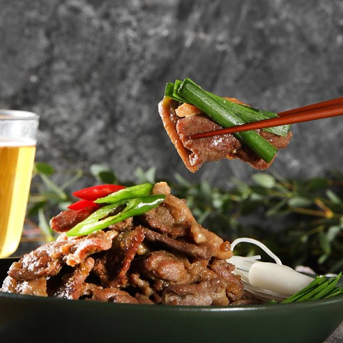 맛의 향연을 위한 신선한 오리불고기와 수제 양념의 완벽한 조화