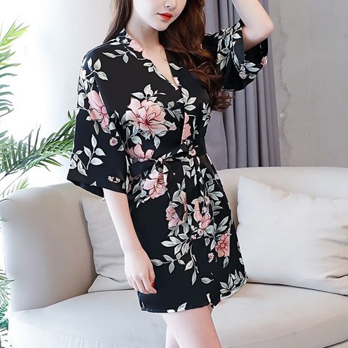 집에서도 스타일과 편안함을 모두 잡는 비텐 빅플라워 골프가운