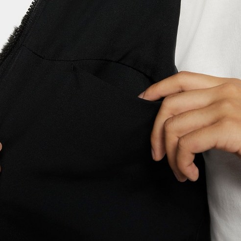 겨울의 마법을 담아 입는 나이키 빅스우시 퍼자켓