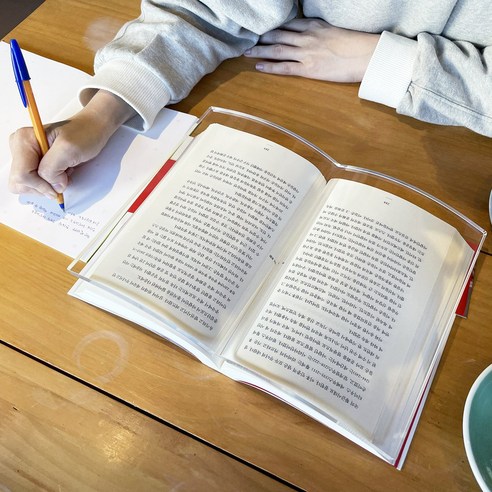 책 속의 지혜를 담아내는 투명한 동반자