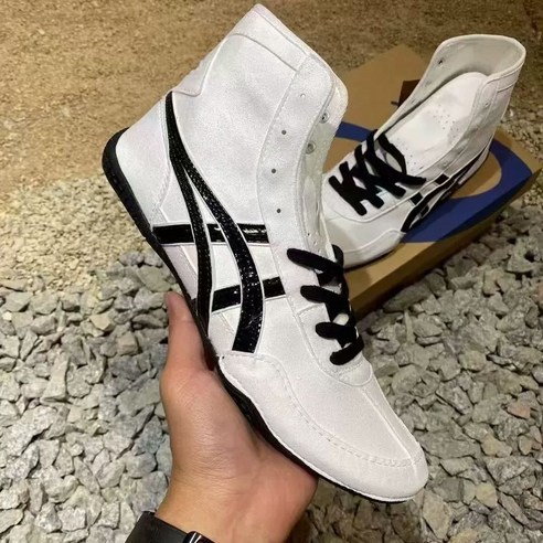 민첩성과 안정성을 극대화하여 잠재력을 현실로 만들어주는 아식스 프라임 어택 격투화