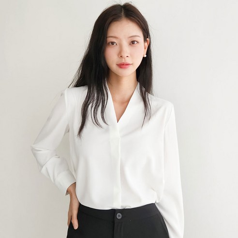 여성용 V넥 루즈핏 블라우스로 여리여린 매력을 뽐내보세요!