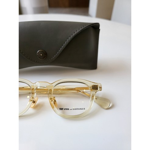 시대를 초월하는 아름다움, 타르트옵티컬 X 이스트로그 옐로우 아넬 안경