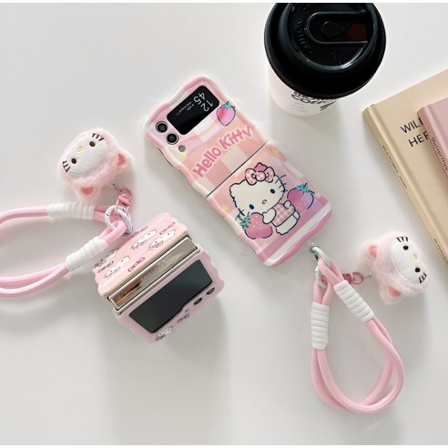 귀여운 헬로키티 디자인이 돋보이는 갤럭시 Z플립5 케이스