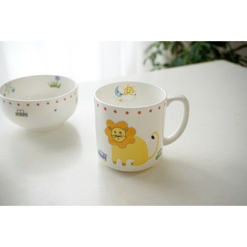 사랑스러운 디자인과 안전한 소재로 우리 아이의 식탁을 행복하게