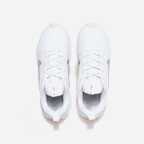 편안함과 스타일을 완벽하게 결합한 나이키 에어맥스 인터락 라이트