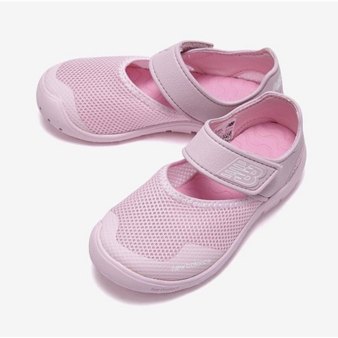 아이 발 건강과 스타일을 책임지는 뉴발란스 키즈 샌들