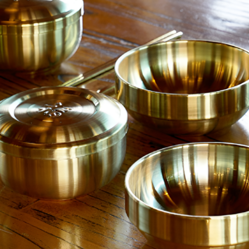 궁중의 아름다움과 현대의 실용성이 만난 특별한 식탁