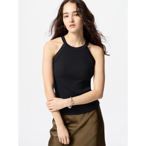 섬세한 편안함과 스타일을 담은 유니클로 홀터넥 브라 탱크탑