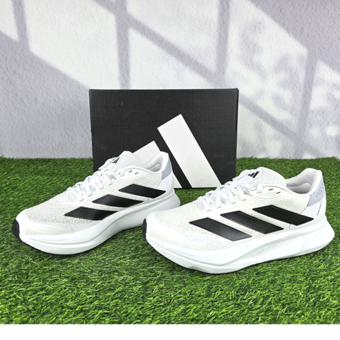 가벼움과 쿠션으로 발에 자유를, 아디다스 듀라모