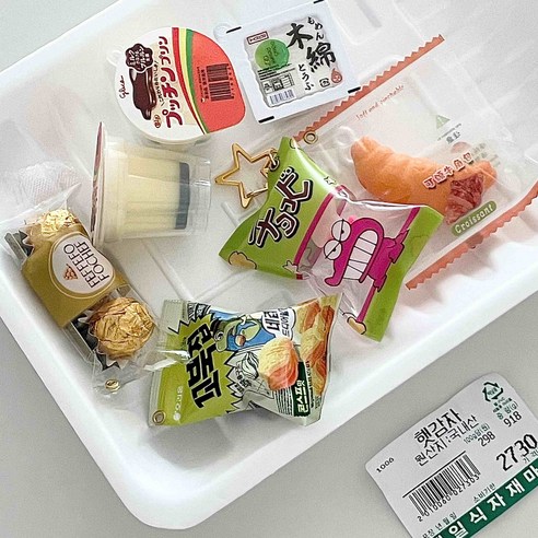 작고 귀여운 행복, 미니어쳐 간식 열쇠고리가 당신의 하루에 미소를 선물할 거예요! 일본가챠