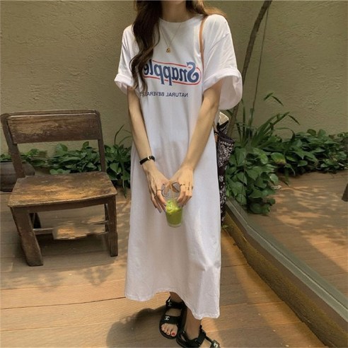 편안하면서도 우아한 스타일을 연출할 수 있는 스냅래터 여성 반팔 롱 원피스
