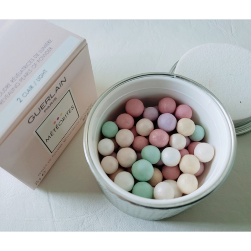 겔랑 메테오리트: 시간을 초월하는 아름다움, 당신의 피부에 빛을 선사하다 겔랑파우더