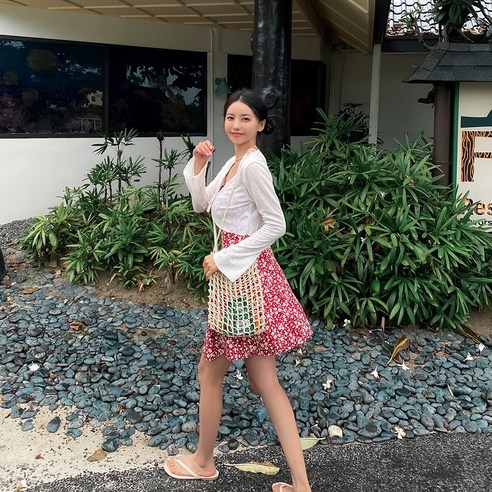 여름휴양을 완성하는 플라워 비치웨어