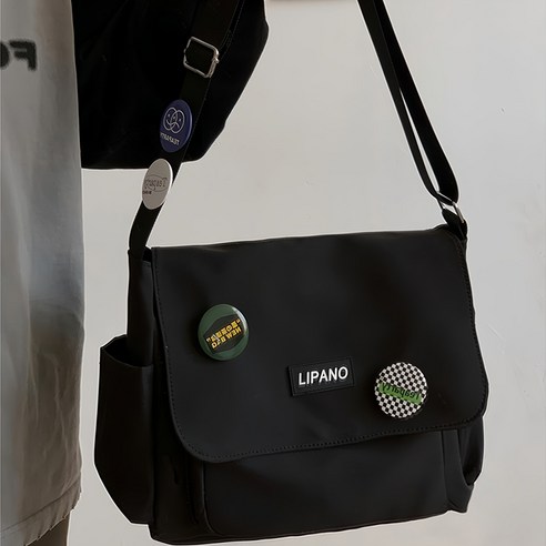 스타일과 실용성을 모두 갖춘 완벽한 학생 메신저백